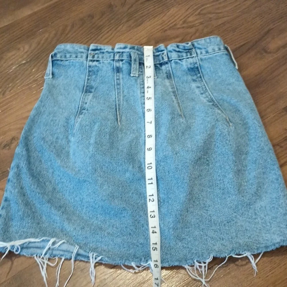 We The Free Retro High Waisted Denim Distressed Mini Jean Skirt A33 - Picture 6 of 7